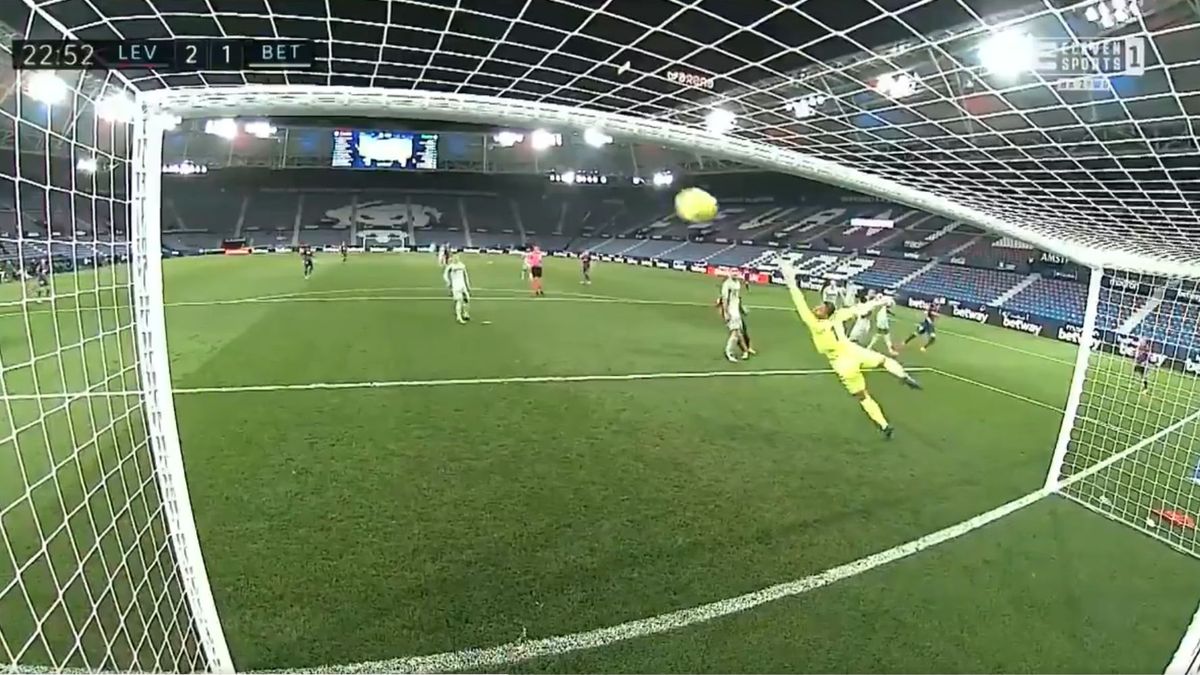 Archiwum prywatne / Eleven Sports / Na zdjęciu: pierwszy gol Jose Luisa Moralesa (Levante) w meczu z Betisem