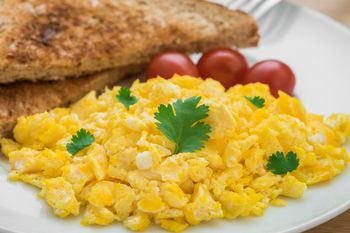 Dodaję do jajecznicy zamiast cebuli. Jest dużo smaczniejsza i zdrowsza