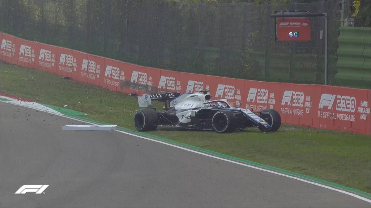 Formula 1 / Na zdjęciu: rozbity bolid George'a Russella