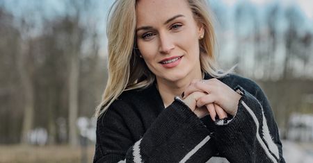 "Rolnik szuka żony": ma 28 lat. Szuka męża. Internauci już ją rozgryźli