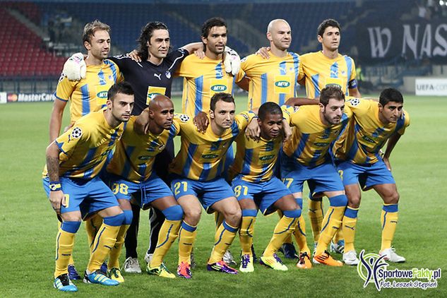 APOEL przed meczem z Wisłą - Ivan Trickovski pierwszy z lewej w dolnym rzędzie