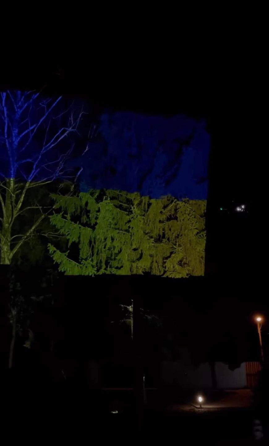 Klaudia Halejcio podświetliła dom kolorami ukraińskiej flagi