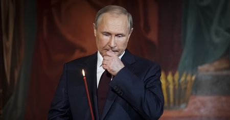 Władimir Putin poszedł do cerkwi. Przemawiał z uśmiechem na twarzy