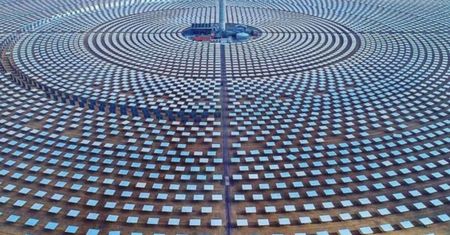 Elektrownia słoneczna Noor działa także w nocy. Czysta energię przez całą dobę