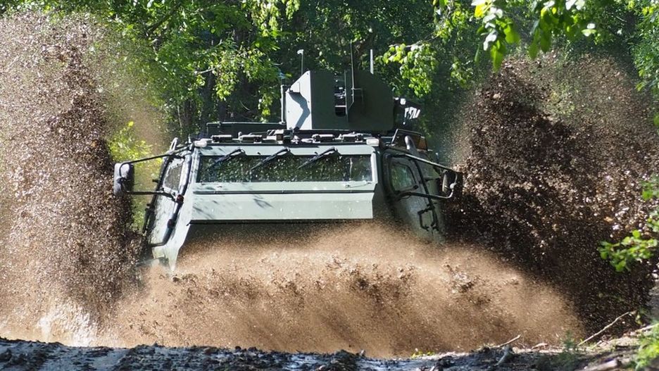 Patria 6x6 przedstawiana jest jako pojazd o dobrej mobilności.