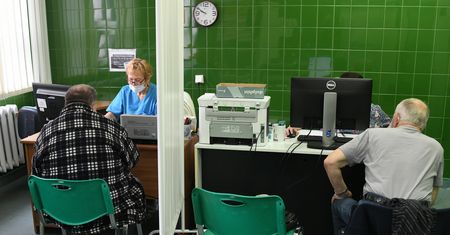 Szczepienia przeciw COVID-19. Trzecia dawka dla wszystkich
