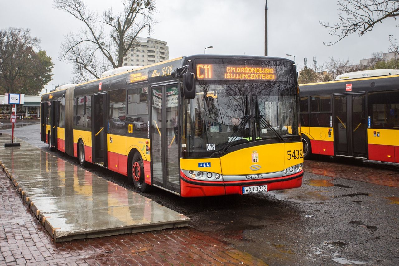 Warszawa: Trasy specjalnych autobusów i tramwajów. Sprawdź, które kursy będą dostępne