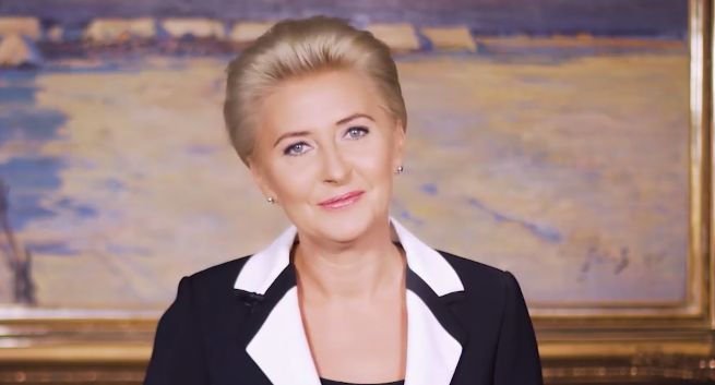 W „Wiadomościach” chwalono stroje Agaty Kornhauser-Dudy (wideo)