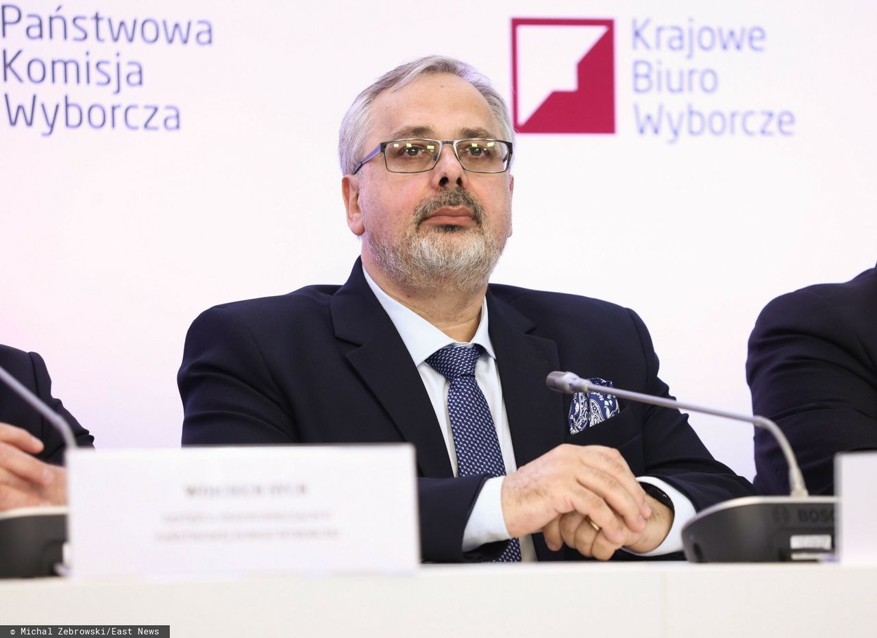 "Robimy sobie krzywdę". PKW odpowiedziała na zarzuty