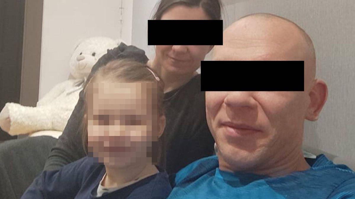 Robert S. na zdjęciu z Oliwką i jej matką