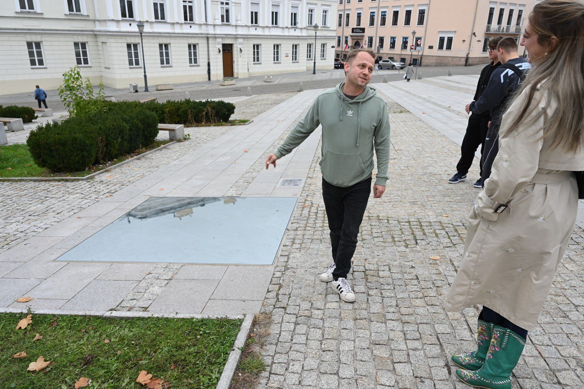 Kielczanin Fabian uważa, że mieszkańcy powinni być dumni z dzieła tak znakomitego artysty jak Marek Cecuła, tym bardziej, że jest on mocno związany z naszym miastem
