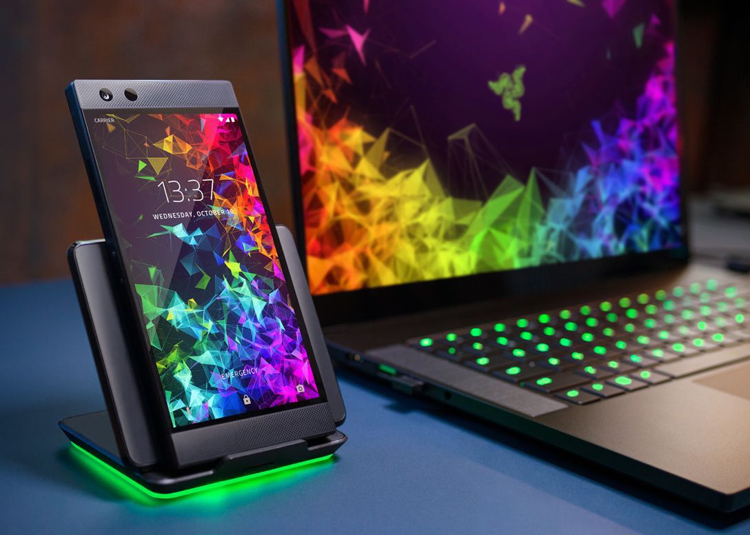 Razer Phone 2 z ładowarką bezprzewodową z podświetleniem Razer Chroma