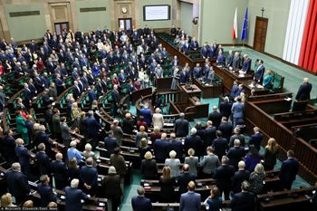 25 tys. zł co miesiąc na biuro. Posłowie: te pieniądze są "na styk"