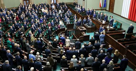 25 tys. zł co miesiąc na biuro. Posłowie: te pieniądze są "na styk"