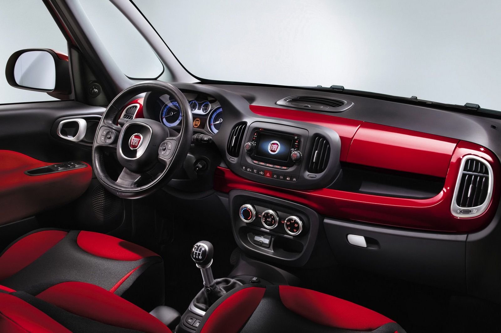 Fiat 500L - obszerna galeria zdjęć 35