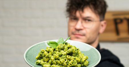 Zielony makaron na Dzień Świętego Patryka. Zrobisz go w zaledwie 20 minut