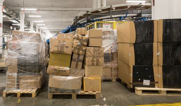 Nowy Sącz. Kwas wylał się z paczki. Kurierzy w szpitalu