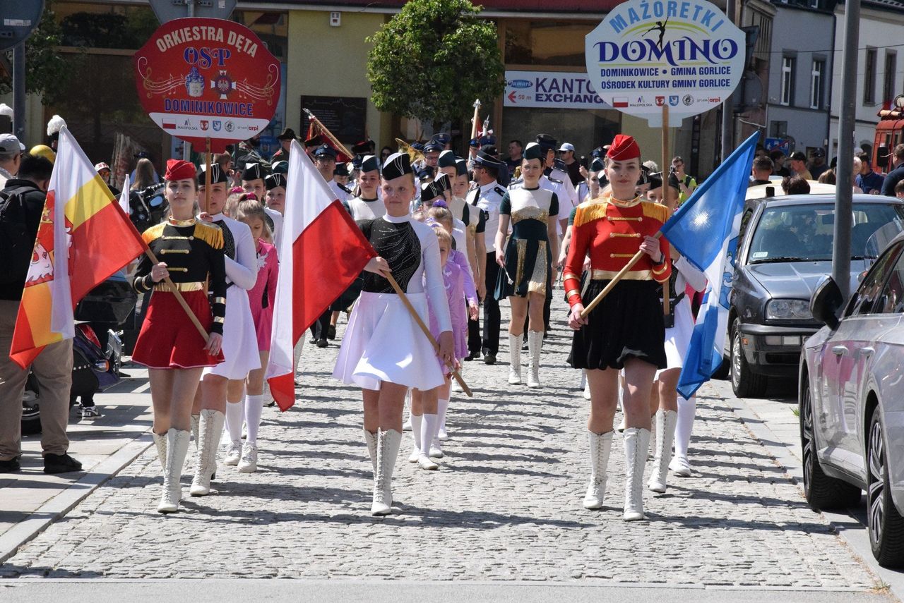 Dominikowice: Echo Trombity dla Orkiestry Dętej OSP. Nagroda dla Mażoretek Domino