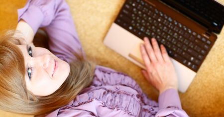 Kredyt firmowy przez internet? Zobacz, na jakich warunkach