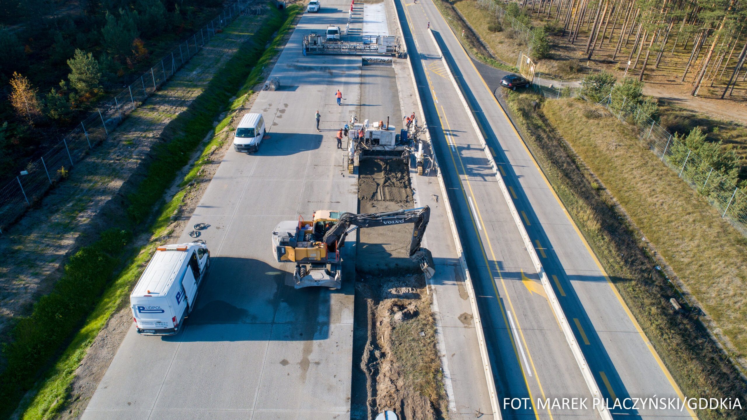 Budowa autostrady A18 (listopad 2022 r.).Trasa ma być otwarta w 2023 r.