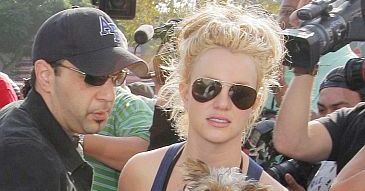 Britney adoptuje chińskie bliźnięta?