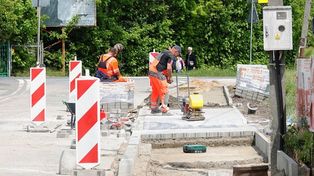 Trwa przebudowa pętli autobusowych na Pruszakowie i Zamłyniu w Radomiu. Prace zakończą się jesienią. Zobacz zdjęcia