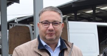 Dawid Mazurkiewicz, radny PiS w Zduńskiej Woli rozpętał awanturę. Chodzi o obcokrajowców. Dziwaczne zachowanie policji