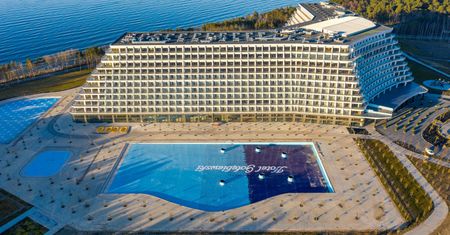 Problemy hotelu w Pobierowie? Media: brakuje kluczowego pozwolenia