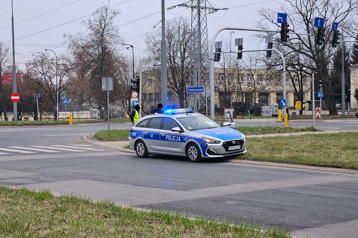 Patrol policji ukarał dwóch rowerzystów za przejazd przez przejście dla pieszych