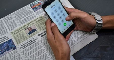 Dostałeś takiego SMS-a? Uważaj - oszuści żerują na strachu Polaków