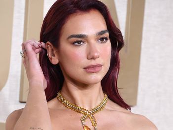 Nowy kolor włosów bez rozjaśniania? Poproś fryzjera o "berry rouge hair"