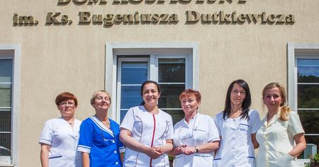 Fundacja Hospicyjna: "Potrzeba 20 tys. rękawiczek, 10 tys. maseczek, 5 tys. fartuchów"