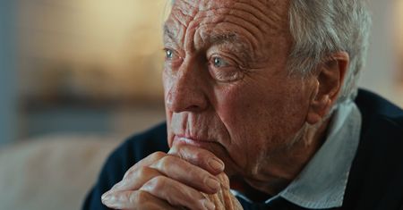 Alzheimer uderza w całe rodziny. Ruszyła bezpłatna infolinia dla chorych i opiekunów