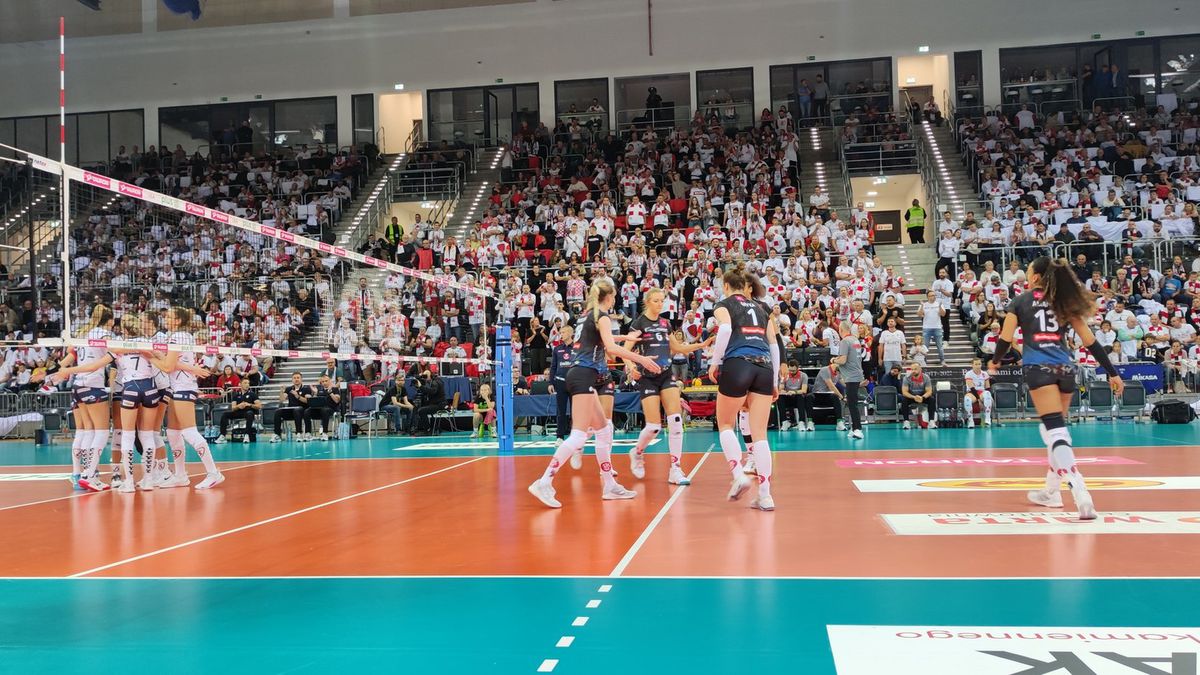 Twitter / ŁKS Commercecon Łódź / Na zdjęciu: siatkarskie derby Łodzi