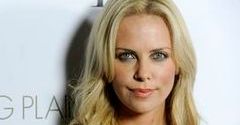 Charlize sprzedała swój pocałunek!