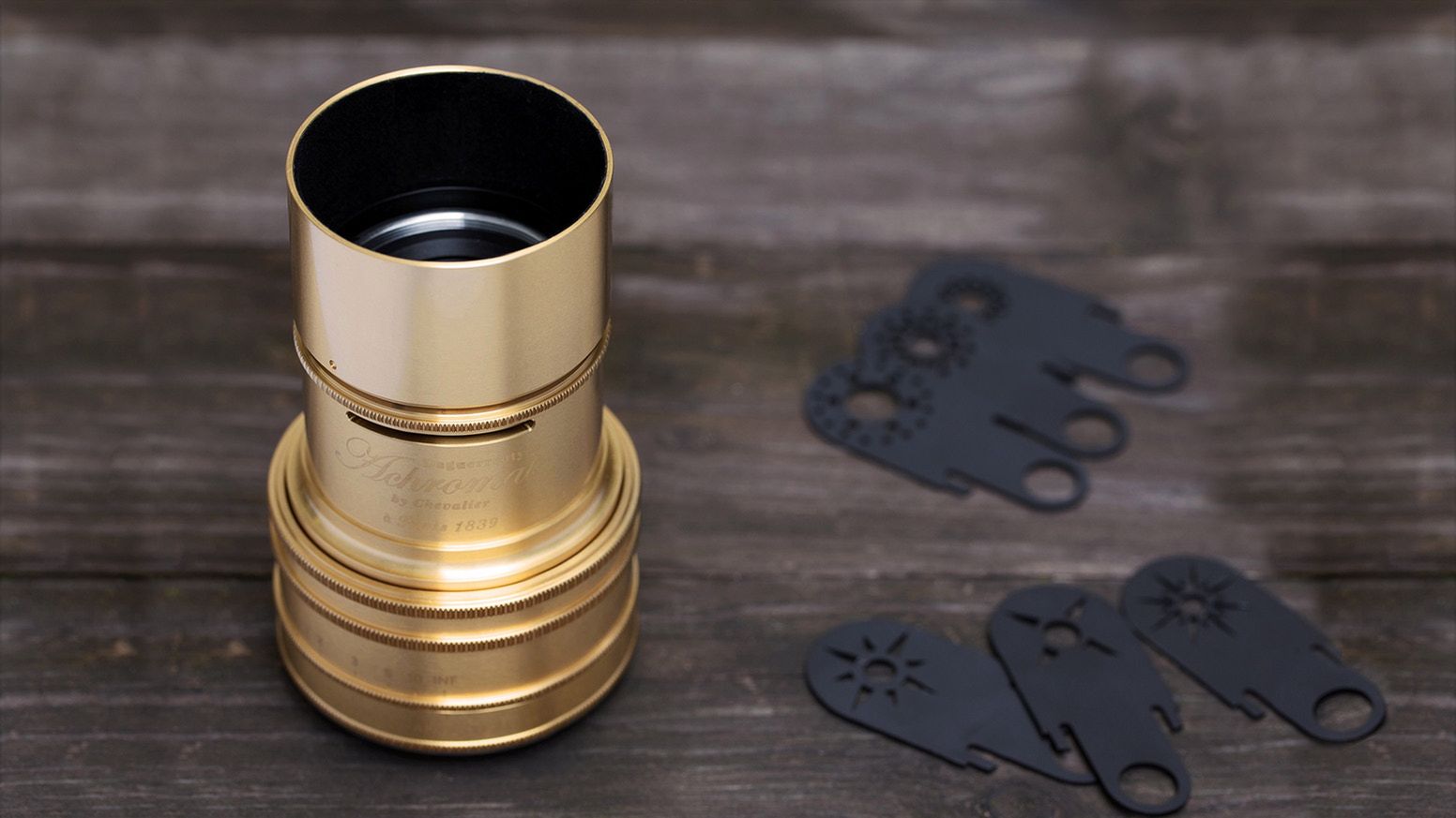 Daguerreotype Achromat 64 mm f/2.9 - pozłacany obiektyw stylizowany na XIX wiek 4