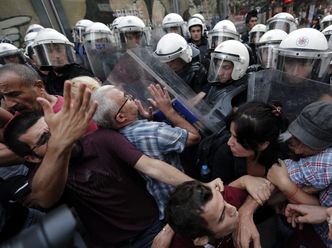 Protesty w Turcji. Policja niszczy barykady
