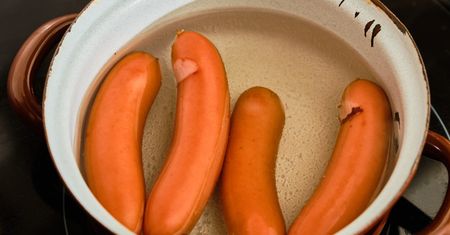 Kupujesz takie parówki? Lepiej od razu wyrzuć do kosza