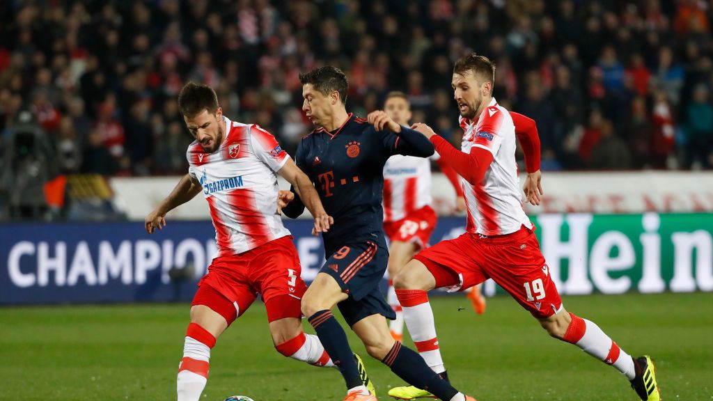 Zdjęcie okładkowe artykułu: Getty Images / Srdjan Stevanovic / Na zdjęciu: Robert Lewandowski (w środku)