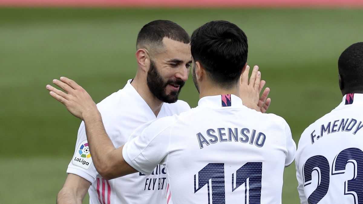 PAP/EPA / Kiko Huesca / Na zdjęciu: piłkarze Realu Madryt cieszą się z bramki