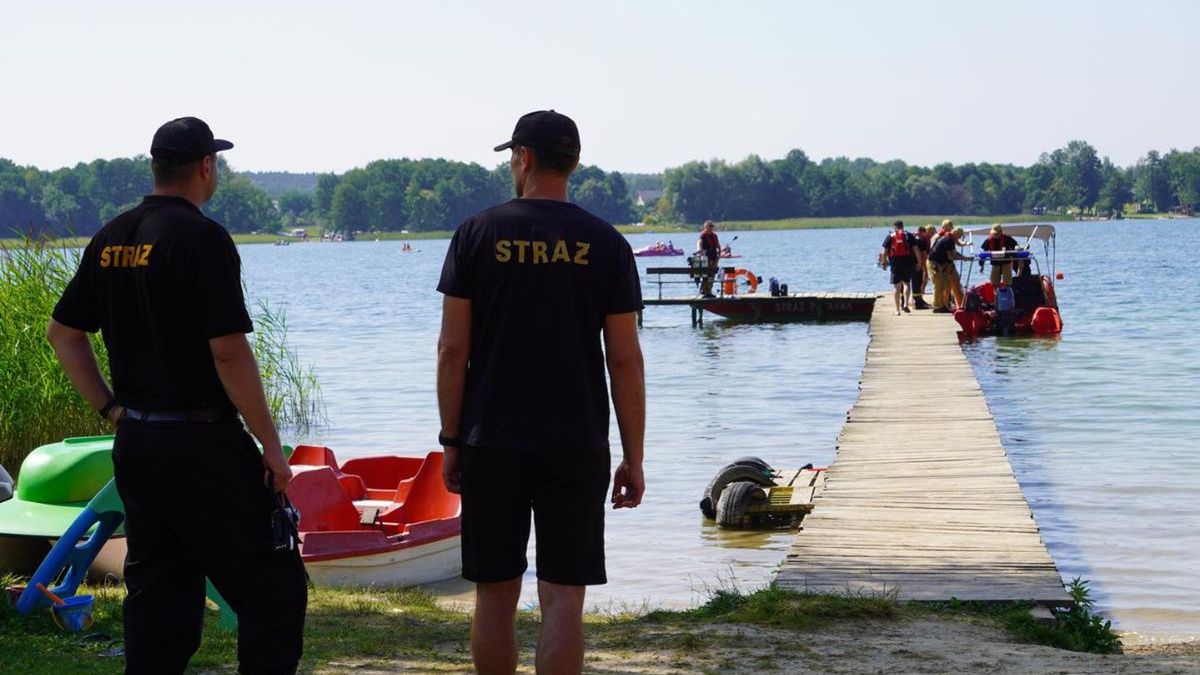 20-latek utonął w jeziorze. Spadł z materaca