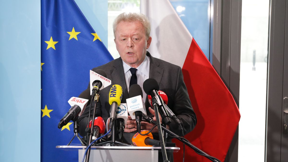 Janusz Wojciechowski
Albert Zawada
briefing, import, import artyku��w rolno-spo�ywczych, import z Urkainy, Komisarz UE ds. Rolnictwa, konferencja, polityk, polityka, polityka rolna, prasowa, prasowy, produkty, rolnictwo, ukrai�skie