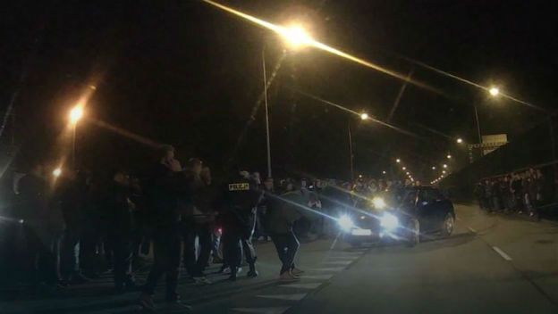 Krakowscy policjanci nie dopuścili do nielegalnych wyścigów. Nocny nalot i blisko 100 mandatów