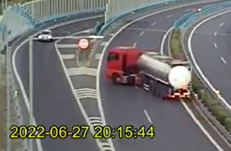 Słowacka policja pokazała wideo. Polski kierowca TIR-a zrobił to na autostradzie
