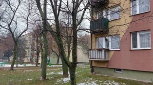 Gostynin: Tragiczne odkrycie w bloku przy ulicy Wyszyńskiego