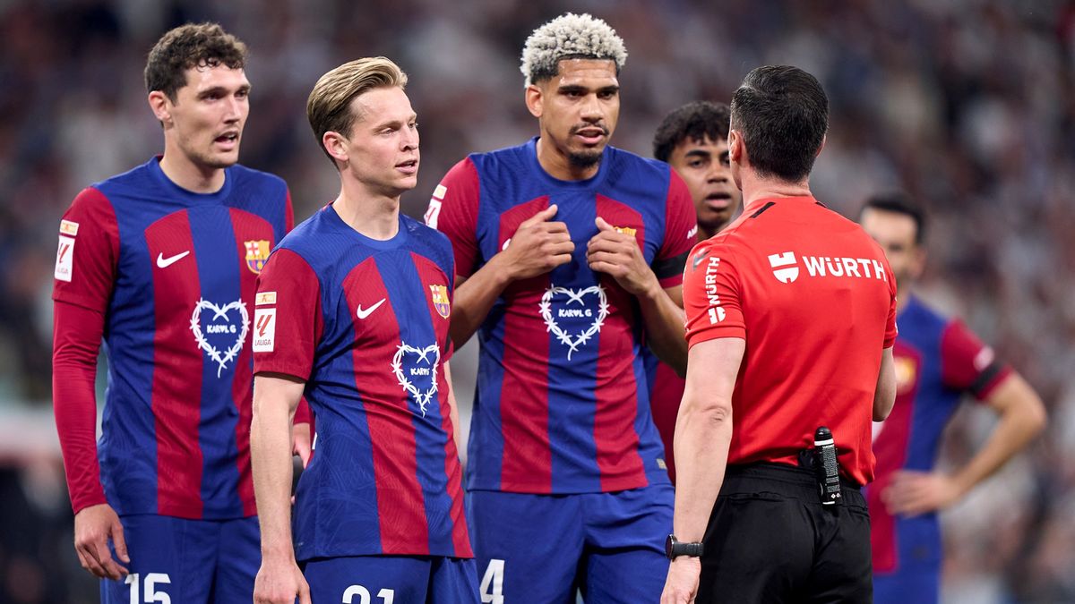 Zdjęcie okładkowe artykułu: Getty Images /  / Na zdjęciu: Frenkie de Jong, Ronald Araujo, Cesar Soto Grado