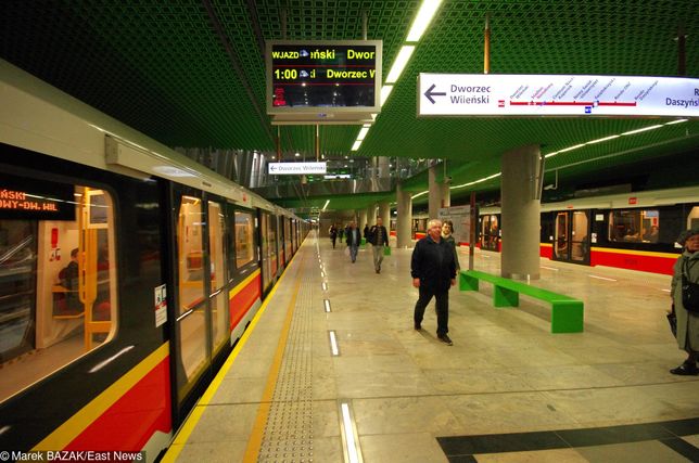 Utrudnienia w kursowaniu drugiej linii metra. ZamkniÄte stacje