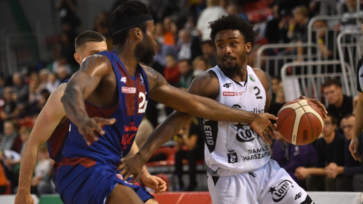 PAP / Piotr Nowak / Zawodnik Legii Warszawa Shawn Pipes (P) i Morris Udeze (L) z Kinga Szczecin