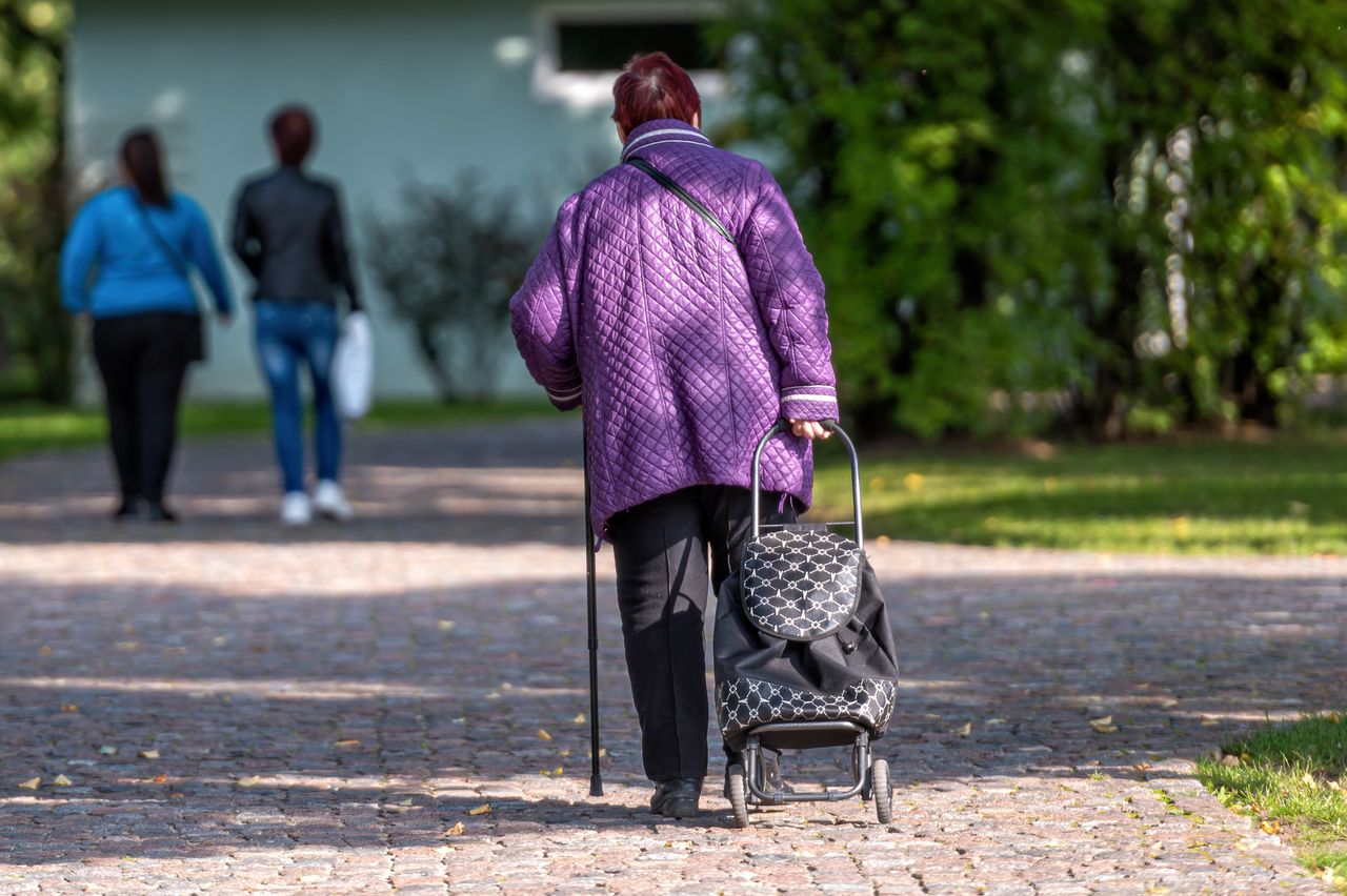 Emerytki w Polsce boleśnie odczuwają skutki inflacji