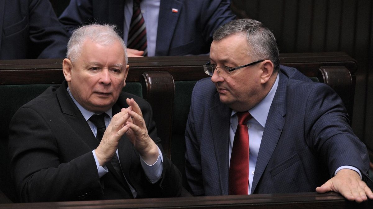 Prezes PiS oczekiwał wyjaśnień od ministra Andrzeja Adamczyka w sprawie przebiegu S12